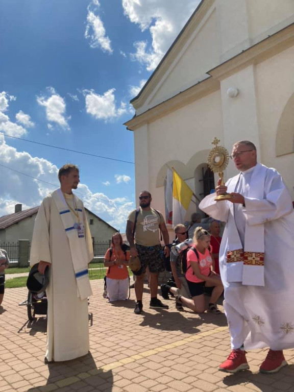 Za naszymi pielgrzymami kolejny dzień marszu [fotorelacja]