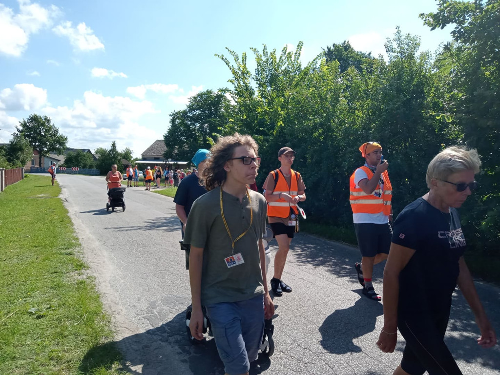 Za naszymi pielgrzymami kolejny dzień marszu [fotorelacja]