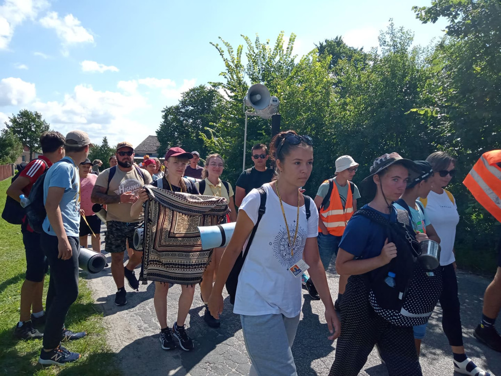 Za naszymi pielgrzymami kolejny dzień marszu [fotorelacja]