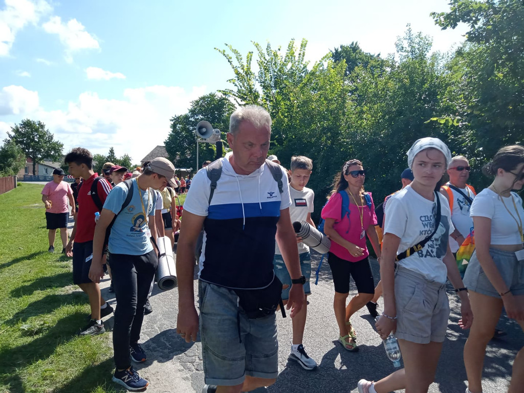 Za naszymi pielgrzymami kolejny dzień marszu [fotorelacja]