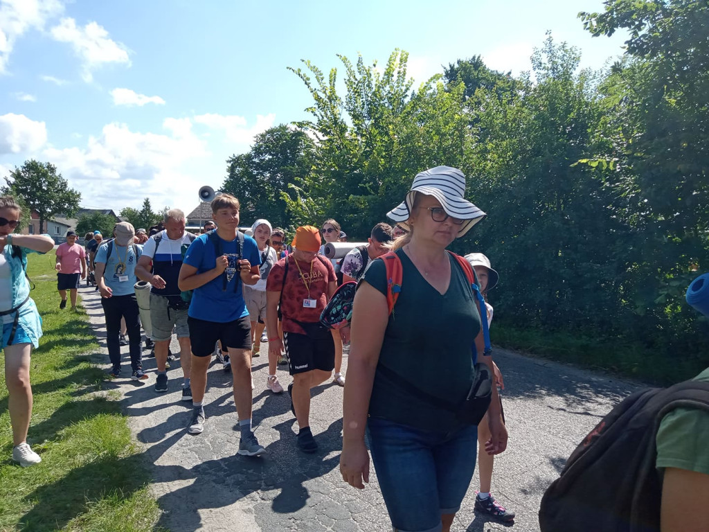 Za naszymi pielgrzymami kolejny dzień marszu [fotorelacja]