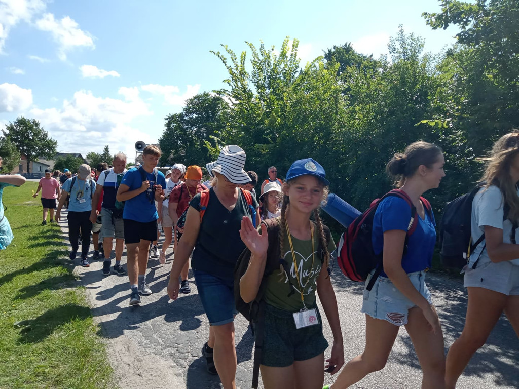 Za naszymi pielgrzymami kolejny dzień marszu [fotorelacja]