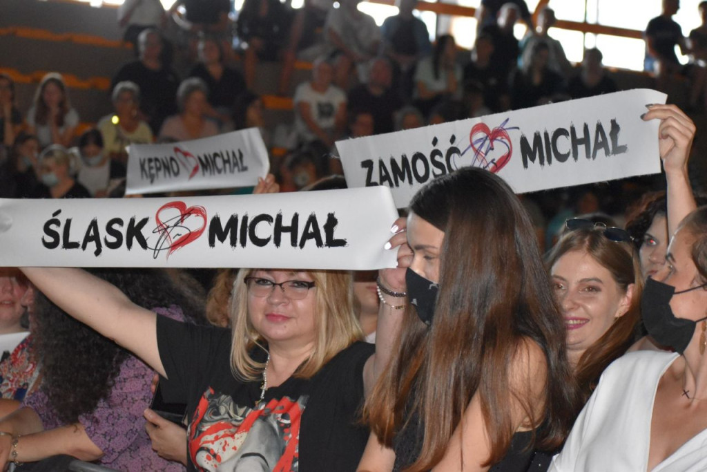 Michał Szpak porwał tłumy w koneckiej hali sportowej! [wideo, zdjęcia]