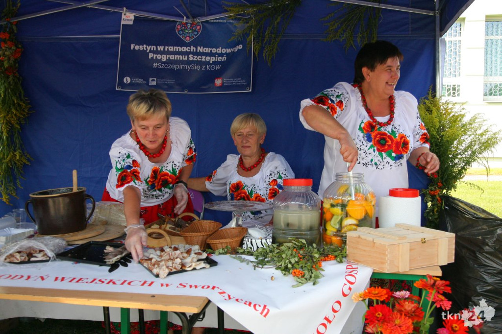 Gospodynie promowały szczepienia na festynie w Końskich [wideo, zdjęcia]