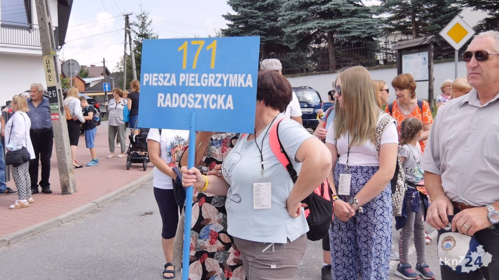 Pielgrzymi z Radoszyc po raz 171. idą na Jasną Górę! [wideo, zdjęcia]