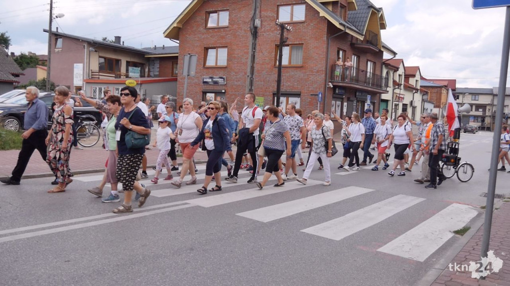 Pielgrzymi z Radoszyc po raz 171. idą na Jasną Górę! [wideo, zdjęcia]