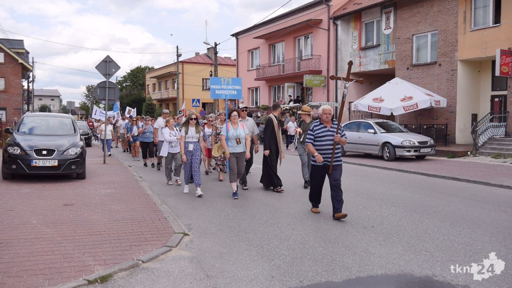 Pielgrzymi z Radoszyc po raz 171. idą na Jasną Górę! [wideo, zdjęcia]