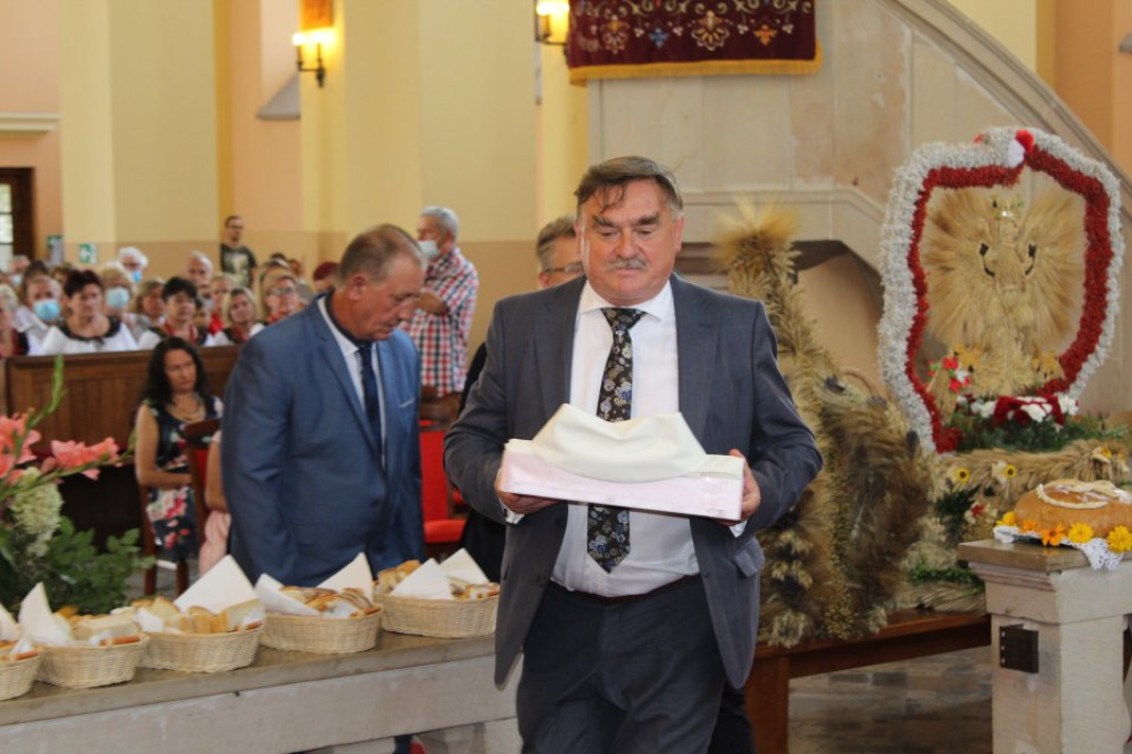 Wieńce z Pijanowa i Wólki najładniejsze na gminnych dożynkach