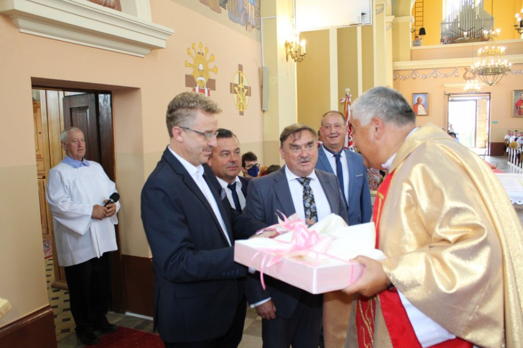 Wieńce z Pijanowa i Wólki najładniejsze na gminnych dożynkach
