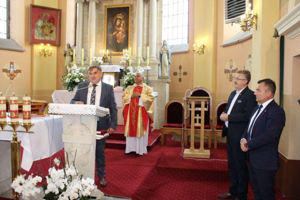 Wieńce z Pijanowa i Wólki najładniejsze na gminnych dożynkach