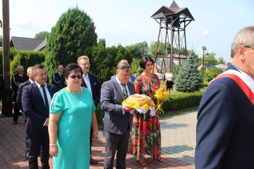 Wieńce z Pijanowa i Wólki najładniejsze na gminnych dożynkach