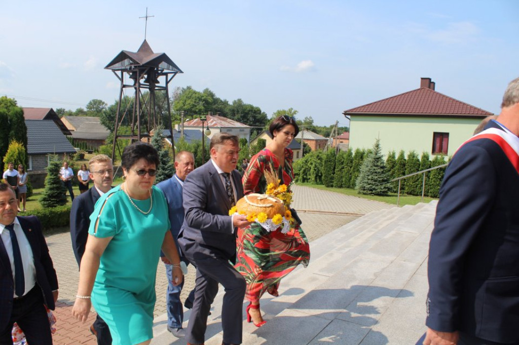 Wieńce z Pijanowa i Wólki najładniejsze na gminnych dożynkach