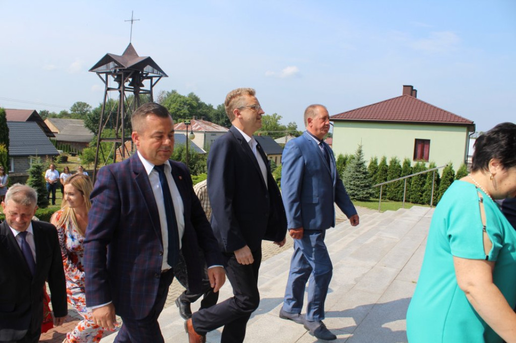 Wieńce z Pijanowa i Wólki najładniejsze na gminnych dożynkach