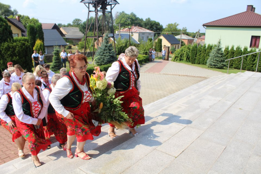 Wieńce z Pijanowa i Wólki najładniejsze na gminnych dożynkach