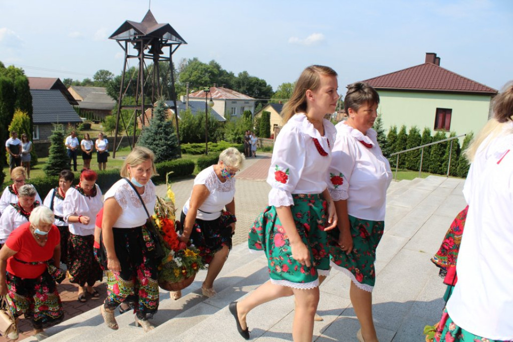 Wieńce z Pijanowa i Wólki najładniejsze na gminnych dożynkach