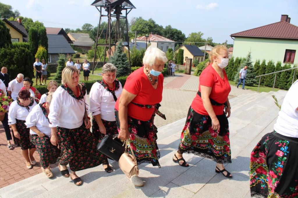Wieńce z Pijanowa i Wólki najładniejsze na gminnych dożynkach
