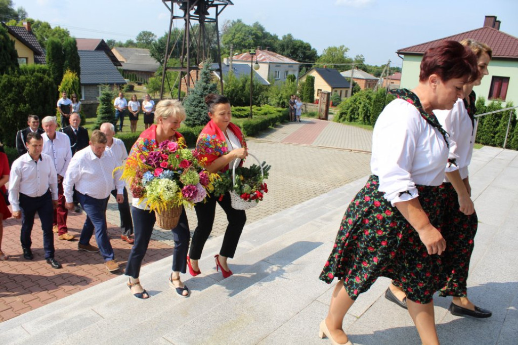 Wieńce z Pijanowa i Wólki najładniejsze na gminnych dożynkach