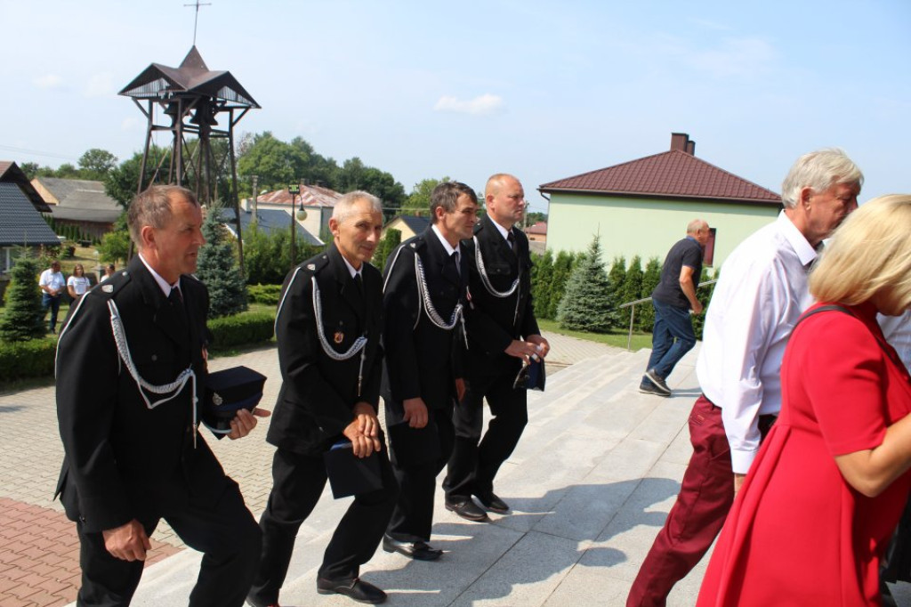 Wieńce z Pijanowa i Wólki najładniejsze na gminnych dożynkach