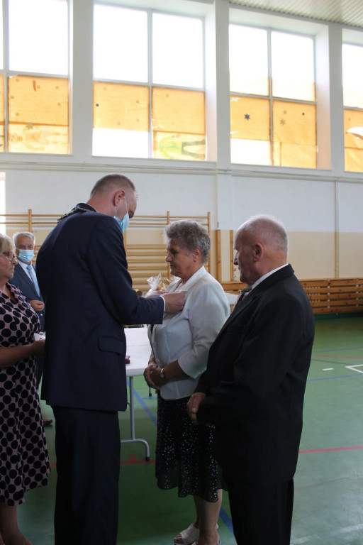 Smyków: Szesnaście par obchodziło 50-lecie pożycia małżeńskiego [zdjęcia]