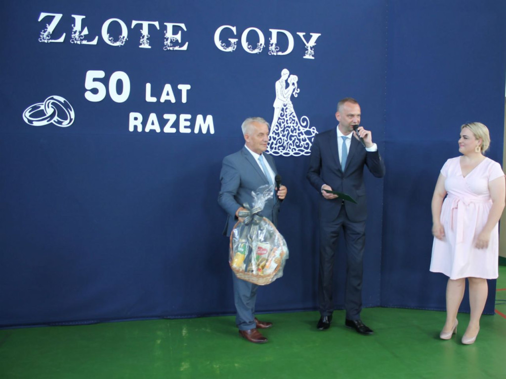 Smyków: Szesnaście par obchodziło 50-lecie pożycia małżeńskiego [zdjęcia]