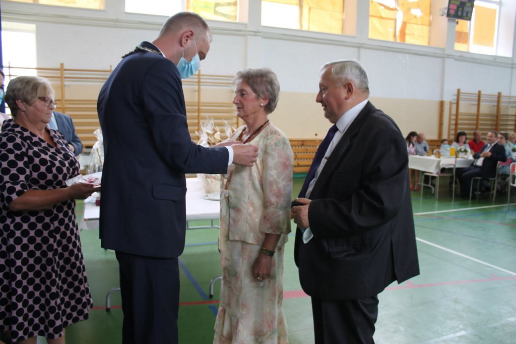 Smyków: Szesnaście par obchodziło 50-lecie pożycia małżeńskiego [zdjęcia]