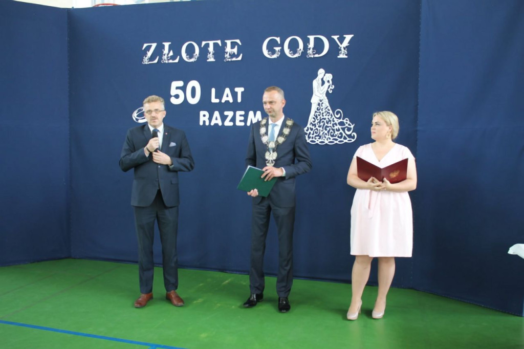 Smyków: Szesnaście par obchodziło 50-lecie pożycia małżeńskiego [zdjęcia]