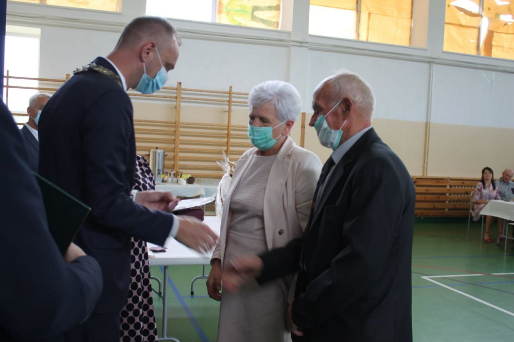 Smyków: Szesnaście par obchodziło 50-lecie pożycia małżeńskiego [zdjęcia]