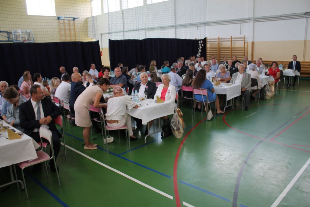 Smyków: Szesnaście par obchodziło 50-lecie pożycia małżeńskiego [zdjęcia]