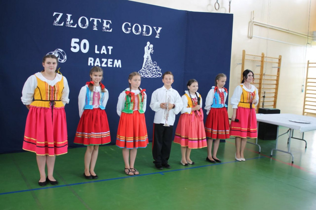 Smyków: Szesnaście par obchodziło 50-lecie pożycia małżeńskiego [zdjęcia]