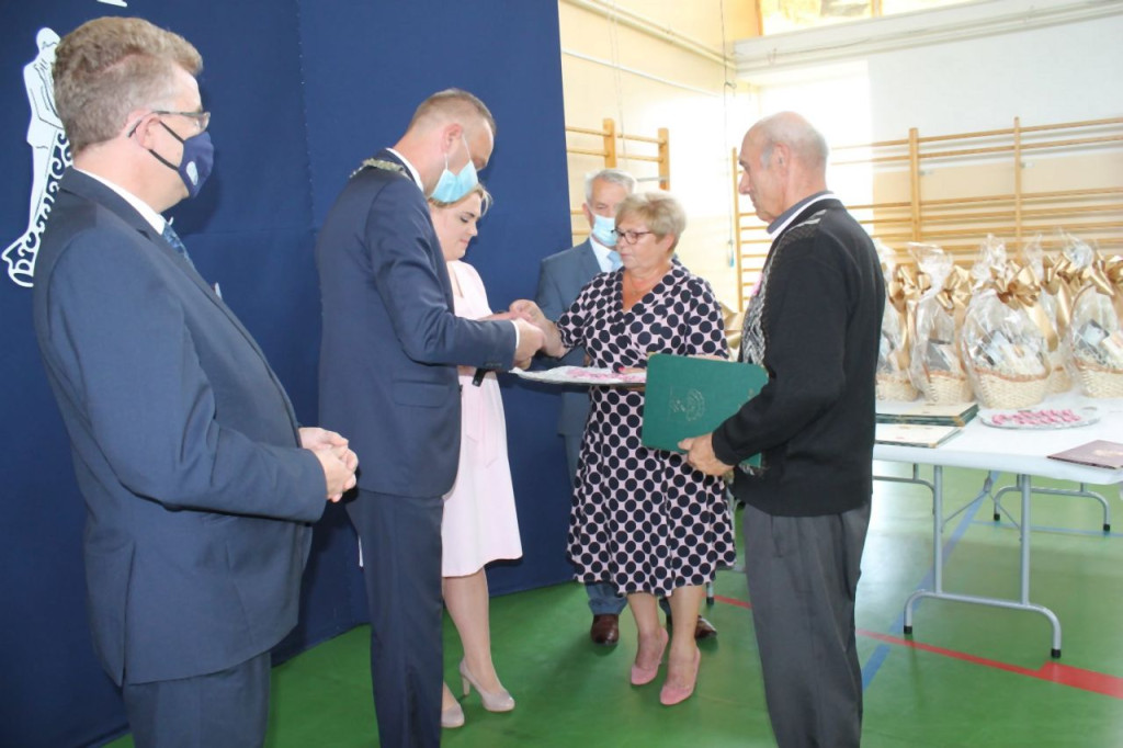 Smyków: Szesnaście par obchodziło 50-lecie pożycia małżeńskiego [zdjęcia]