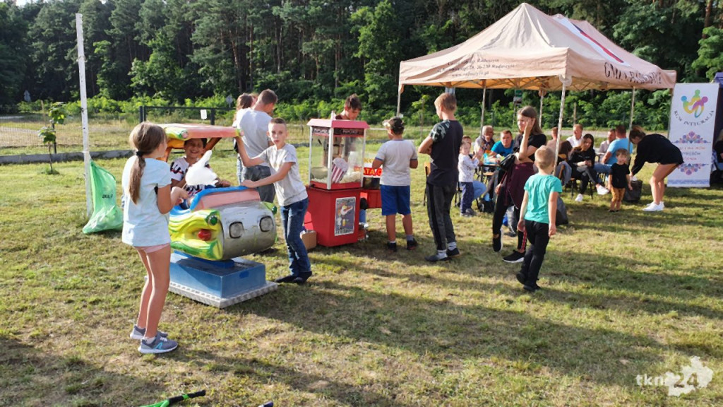 Festyn z atrakcjami i punktem szczepień odbył się w Górnikach [wideo, zdjęcia]