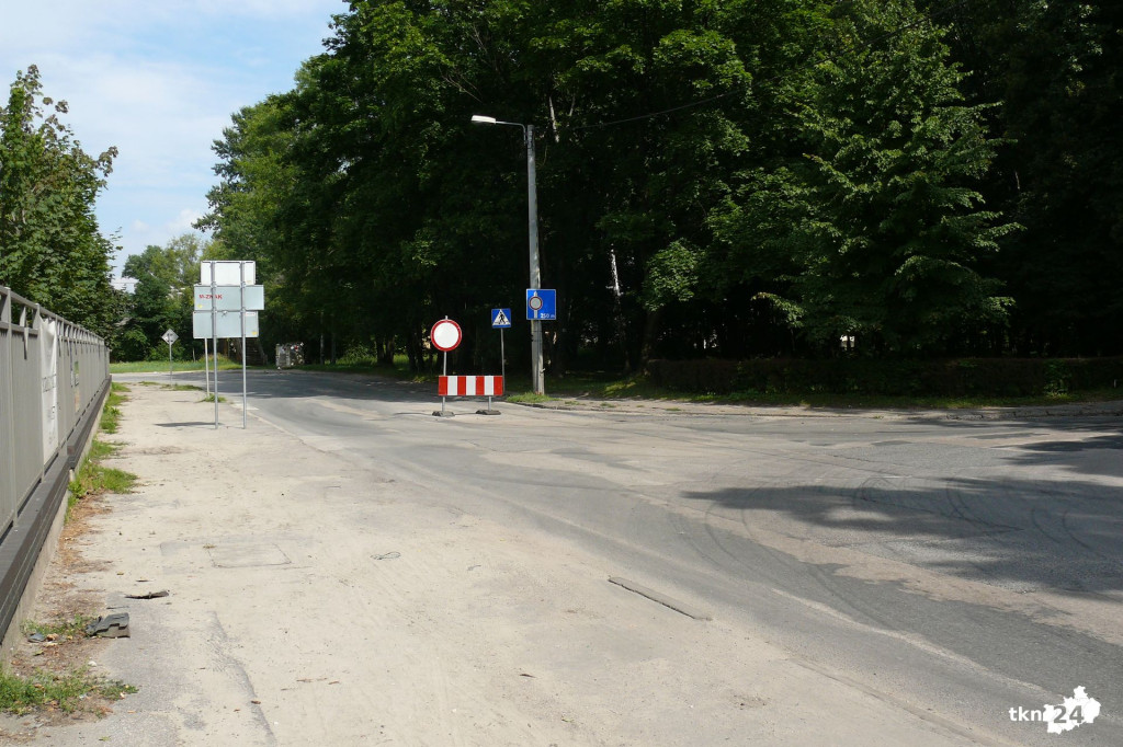 Przejazd kolejowy w Końskich wciąż zamknięty. Sprawdzamy dlaczego