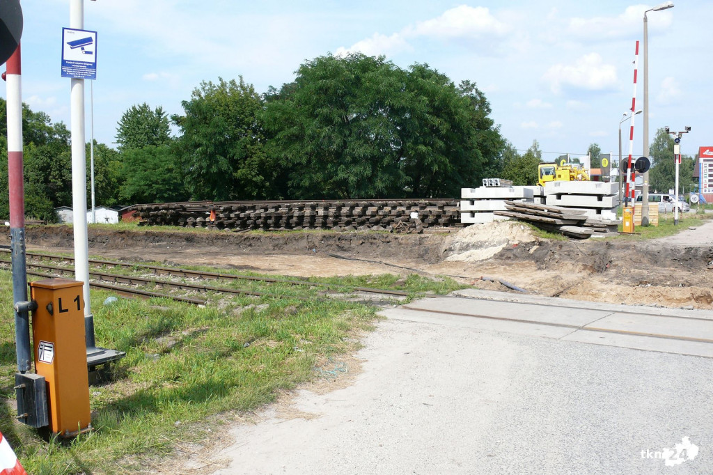 Przejazd kolejowy w Końskich wciąż zamknięty. Sprawdzamy dlaczego