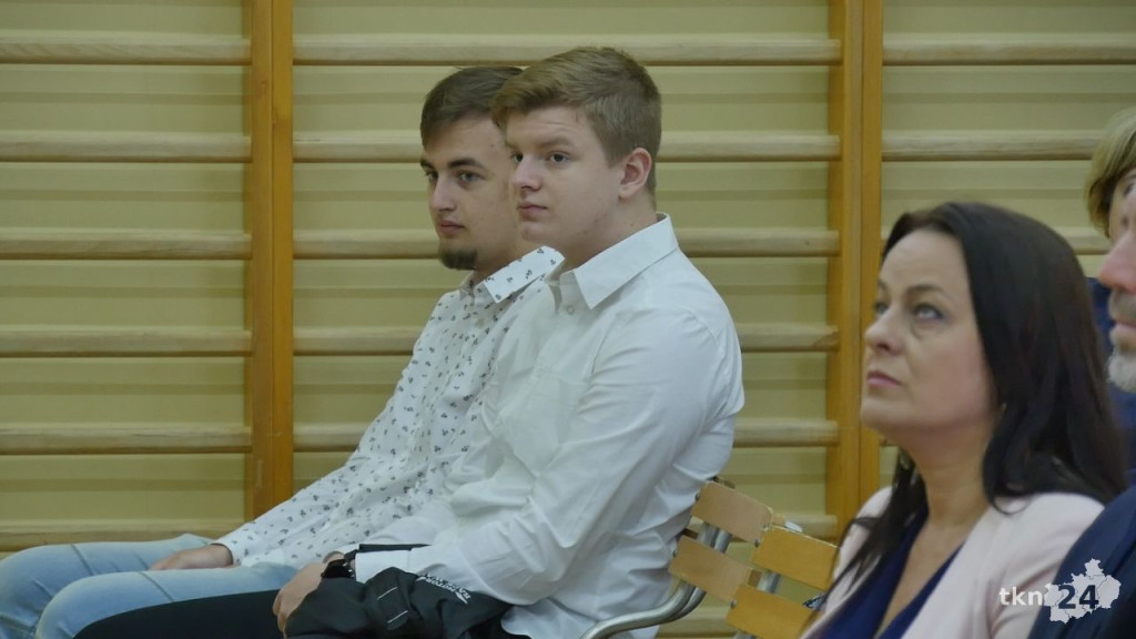 Uczniowie szkół średnich wrócili do szkół [wideo, zdjęcia]
