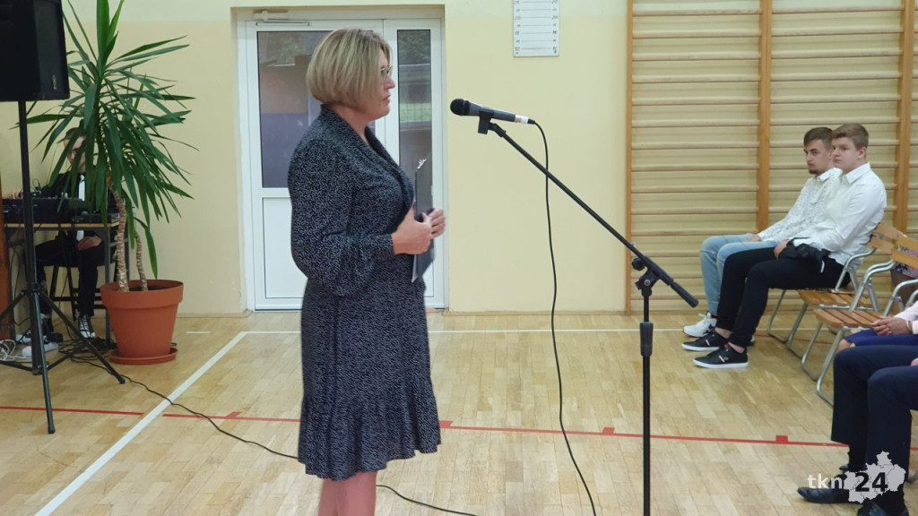 Uczniowie szkół średnich wrócili do szkół [wideo, zdjęcia]