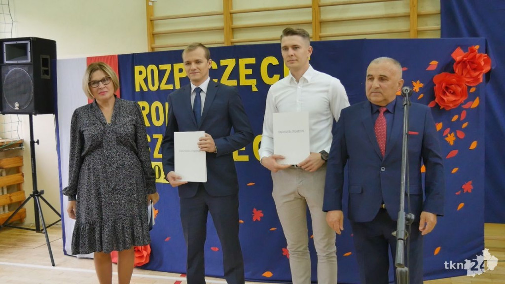Uczniowie szkół średnich wrócili do szkół [wideo, zdjęcia]