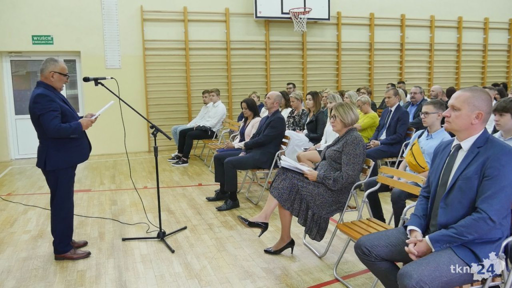 Uczniowie szkół średnich wrócili do szkół [wideo, zdjęcia]