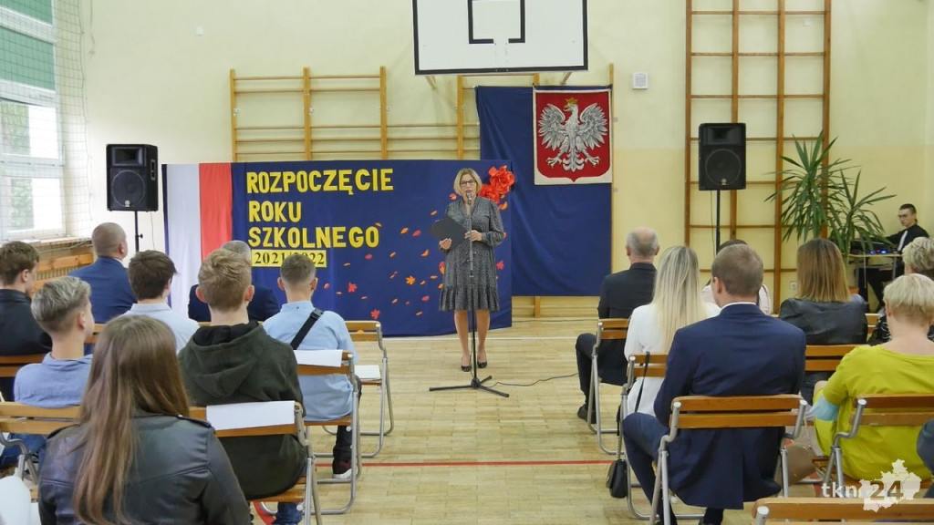 Uczniowie szkół średnich wrócili do szkół [wideo, zdjęcia]