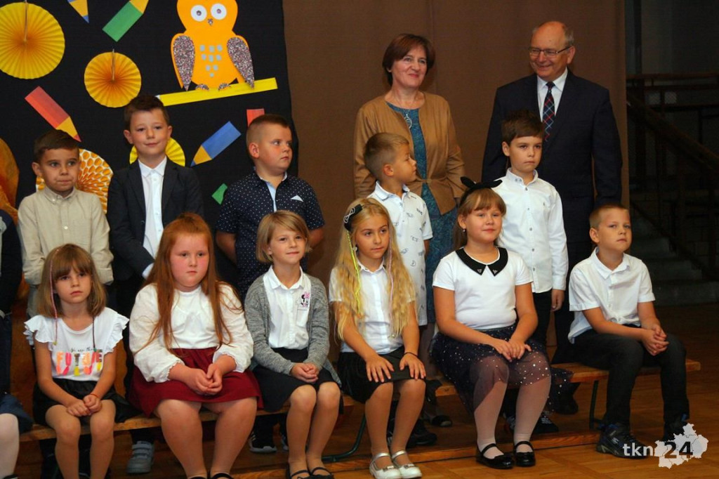 Witaj szkoło! Pierwszy dzwonek wybrzmiał w naszych podstawówkach [wideo, zdjęcia]