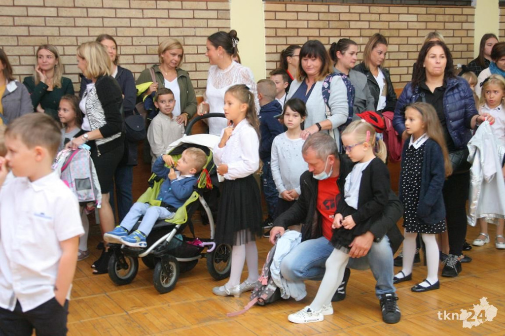 Witaj szkoło! Pierwszy dzwonek wybrzmiał w naszych podstawówkach [wideo, zdjęcia]