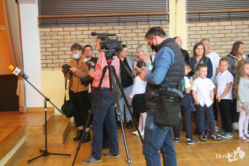 Witaj szkoło! Pierwszy dzwonek wybrzmiał w naszych podstawówkach [wideo, zdjęcia]
