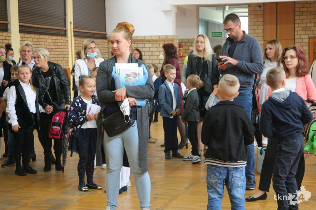 Witaj szkoło! Pierwszy dzwonek wybrzmiał w naszych podstawówkach [wideo, zdjęcia]