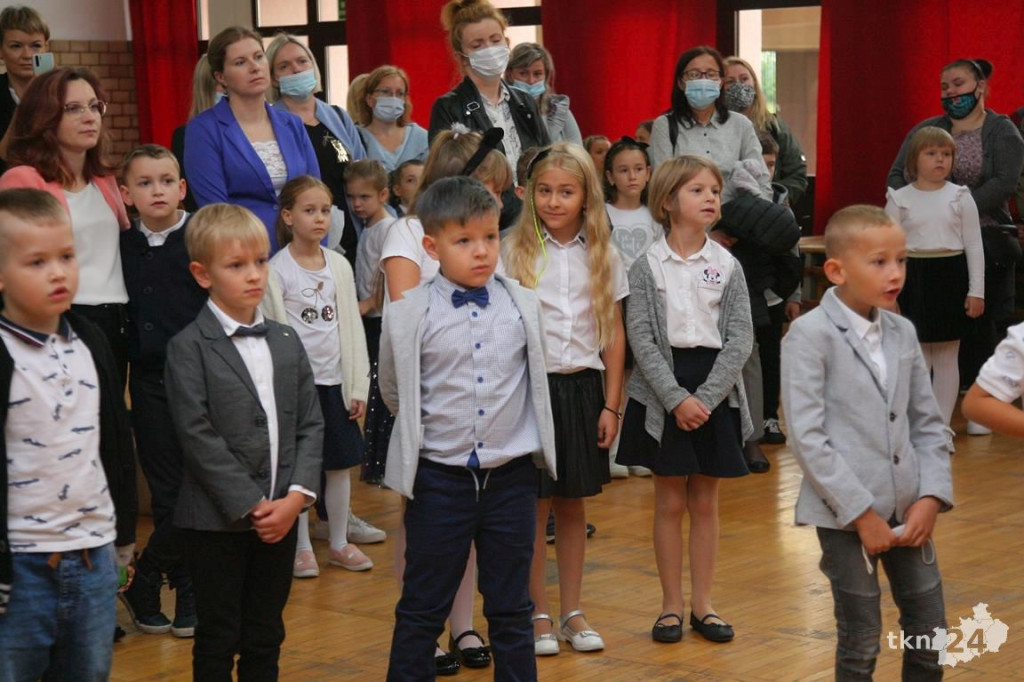 Witaj szkoło! Pierwszy dzwonek wybrzmiał w naszych podstawówkach [wideo, zdjęcia]