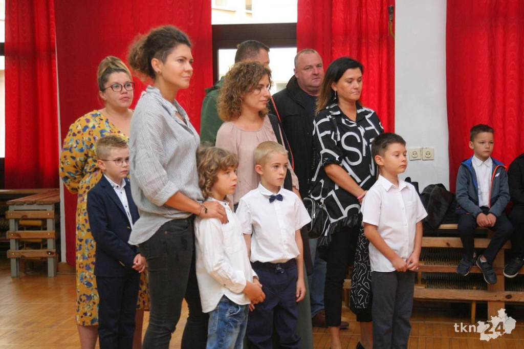 Witaj szkoło! Pierwszy dzwonek wybrzmiał w naszych podstawówkach [wideo, zdjęcia]