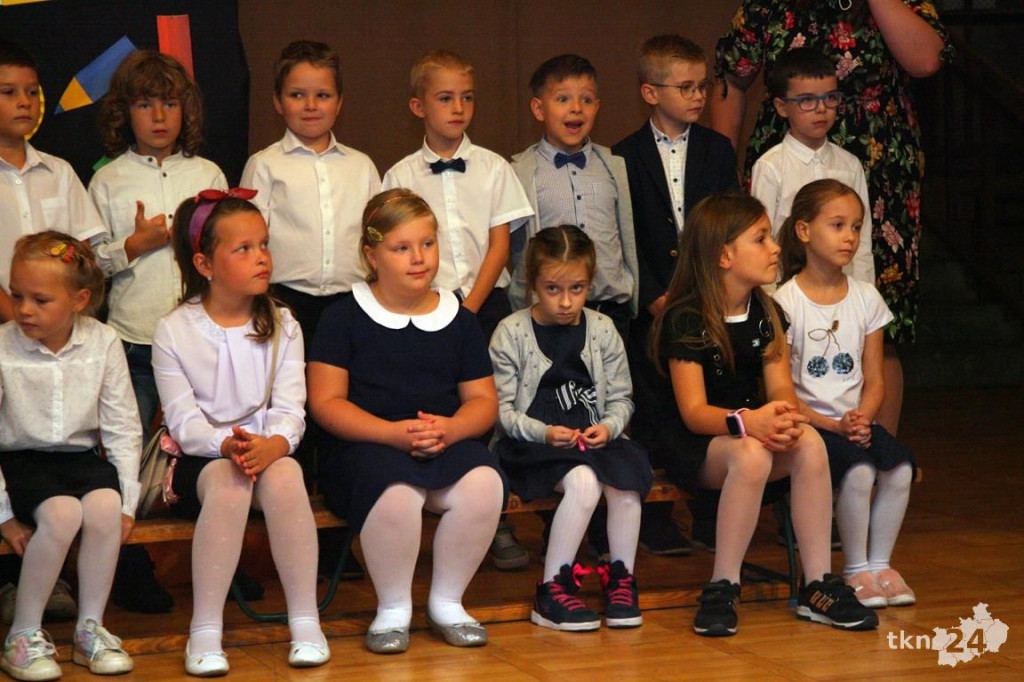 Witaj szkoło! Pierwszy dzwonek wybrzmiał w naszych podstawówkach [wideo, zdjęcia]