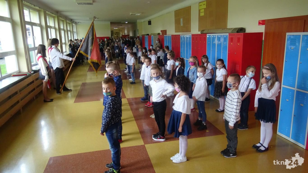 Witaj szkoło! Pierwszy dzwonek wybrzmiał w naszych podstawówkach [wideo, zdjęcia]