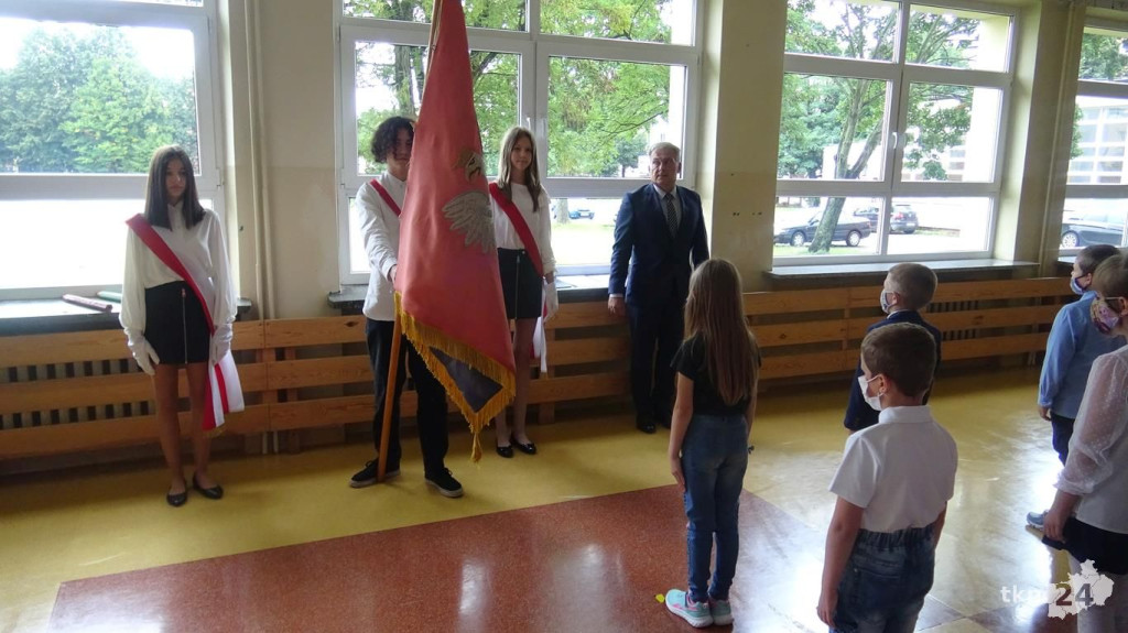 Witaj szkoło! Pierwszy dzwonek wybrzmiał w naszych podstawówkach [wideo, zdjęcia]