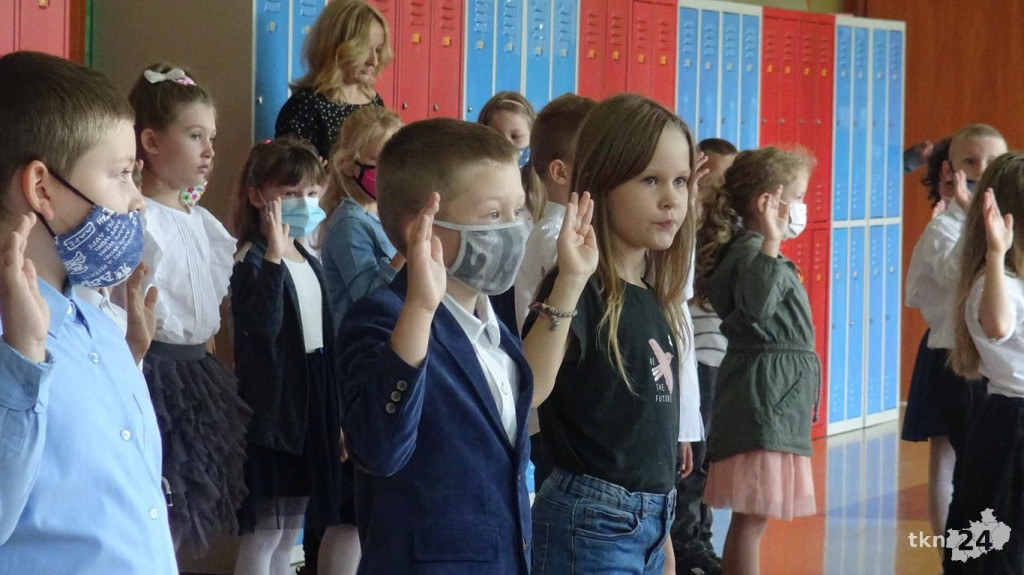 Witaj szkoło! Pierwszy dzwonek wybrzmiał w naszych podstawówkach [wideo, zdjęcia]