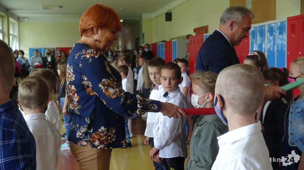 Witaj szkoło! Pierwszy dzwonek wybrzmiał w naszych podstawówkach [wideo, zdjęcia]