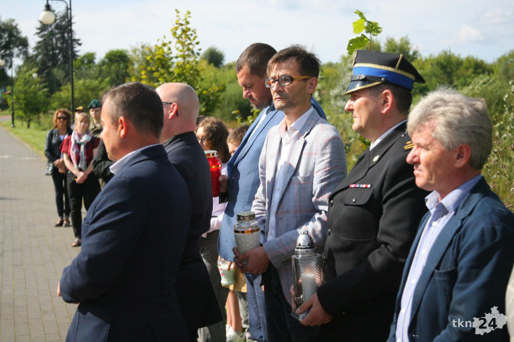 Patriotyczne spotkanie na Alejach Katyńskich. To początek `Koneckiego Września` [wideo, zdjęcia]